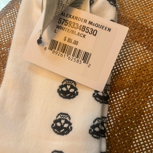 Alexander McQueen White and Black Skull Motif Casual Socks - Picture 4 of 5
